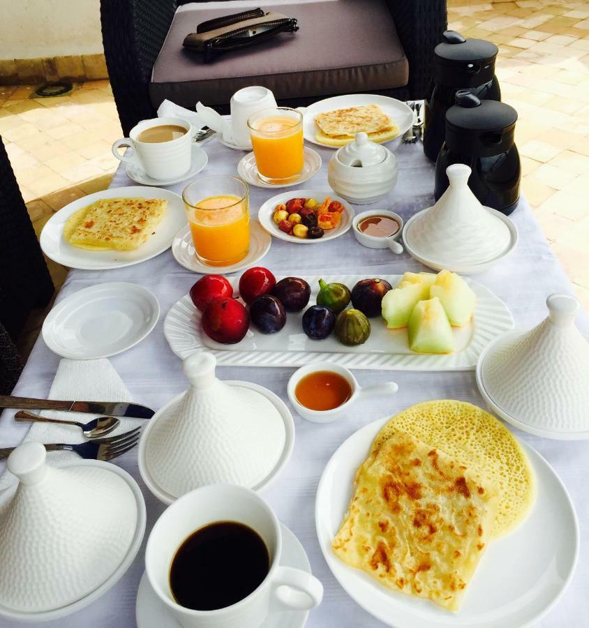 Dar Fama Bed & Breakfast Tetouan Bagian luar foto
