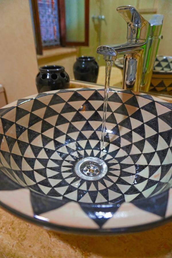 Dar Fama Bed & Breakfast Tetouan Bagian luar foto